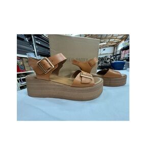 Steve Madden Tan Platform Buckle Sandals sz 9